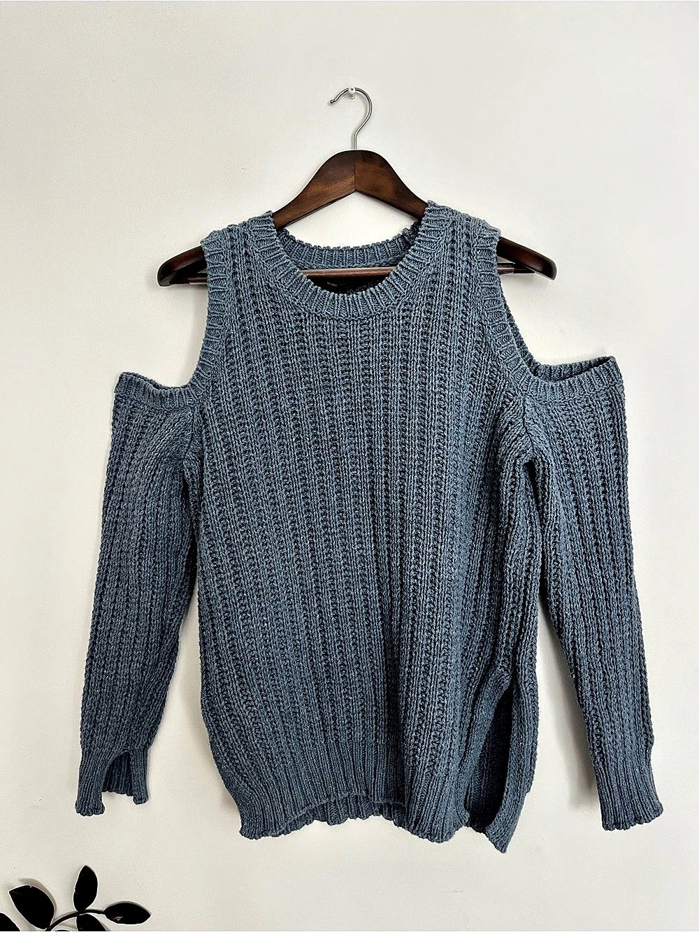 BCBGMAXAZRIA Cold Shoulder Knit in Blue Size Medium